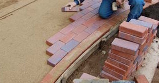 Установка тротуарной плитки в Одинцове - цена от 828 руб. за работу
