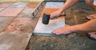Укладка тротуарной плитки на основание в Одинцове в октябре