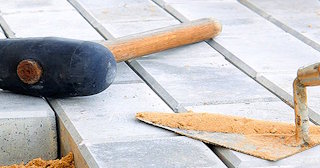 Профессиональная укладка тротуарной брусчатки в Одинцове в октябре