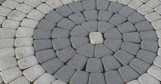 Профессиональная укладка клинкерной брусчатки в Одинцове в октябре
