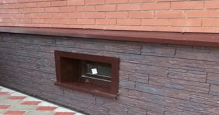 Облицовка цоколя панелями под камень в Одинцове в октябре