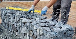 Устройство подпорной стенки из габионов в Одинцове в октябре